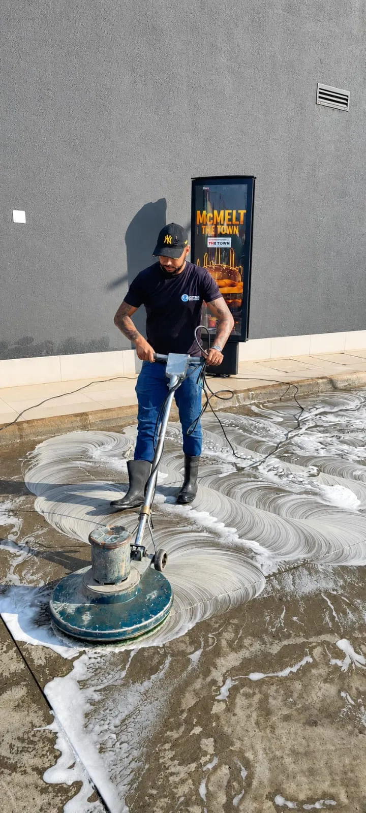 Foto Limpeza de piso cimentício